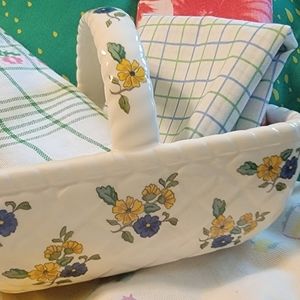 Large VTG Ceramic Elizabeth Arden Cottage Garden Basket Limonge Soaps or Trinket